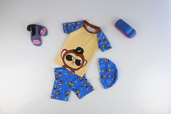 Παιδικό μαγιό δύο τεμαχίων με καπέλο