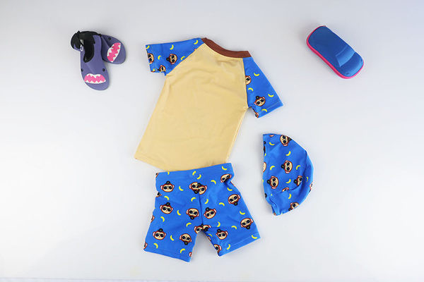 Παιδικό μαγιό δύο τεμαχίων με καπέλο