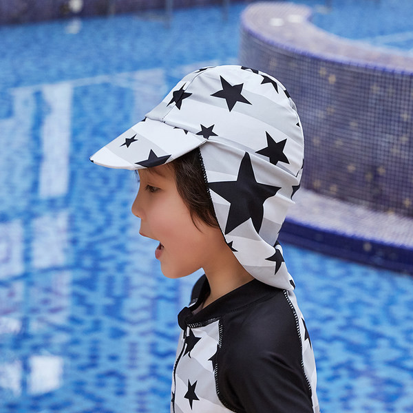 Päikesekaitsega terve laste ujumistrikoo lukuga poistele