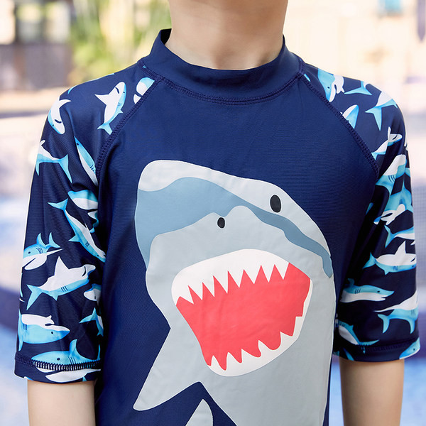 Цял слънцезащитен бански за момчета с апликация акула
