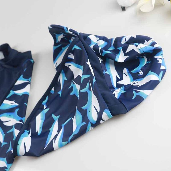 Цял слънцезащитен бански за момчета с апликация акула