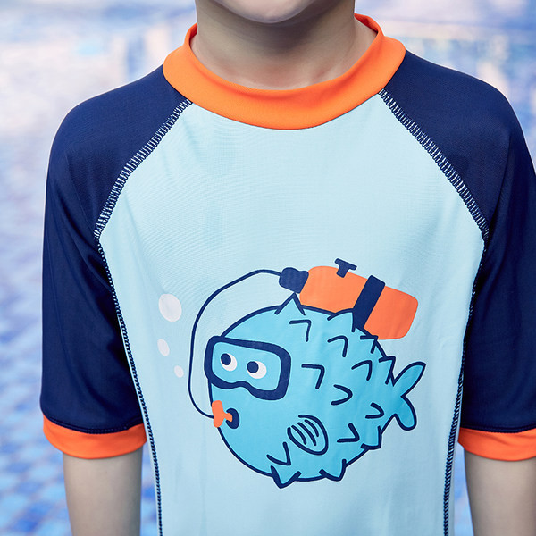 Egy egész gyerek fürdőruha fiúknak kék színben