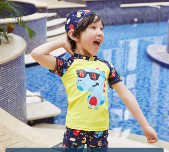 Fényvédő gyermek fürdőruha gyorsan száradó anyagból fiúknak