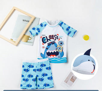 Fényvédő gyermek fürdőruha gyorsan száradó anyagból fiúknak