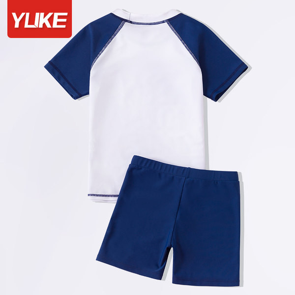 Μαγιό για αγόρια σε δύο μέρη