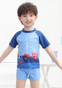 Kétrészes fürdőruha szett fiúknak színes rátéttel