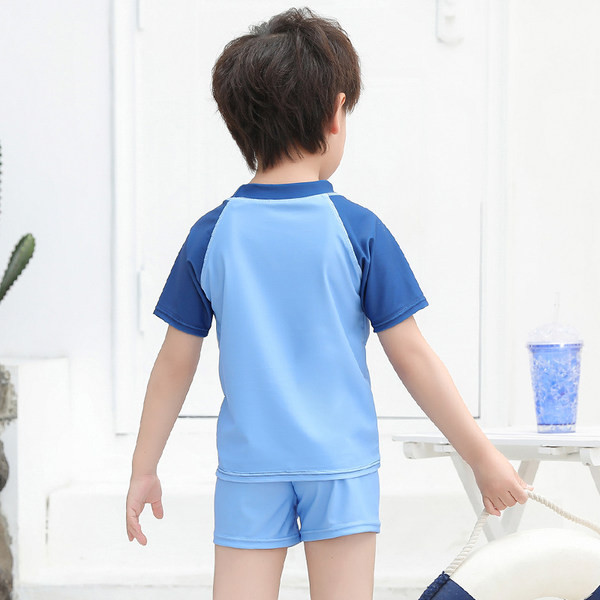 Kétrészes fürdőruha szett fiúknak színes rátéttel