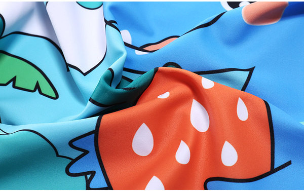 Teljes fürdőruha fiúknak színes nyomattal - fényvédő