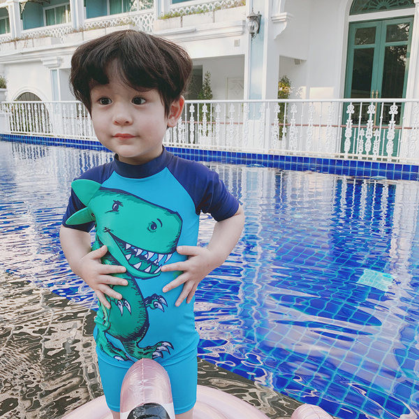 Gyorsan száradó anyagból készült fürdőruha 3D elemmel