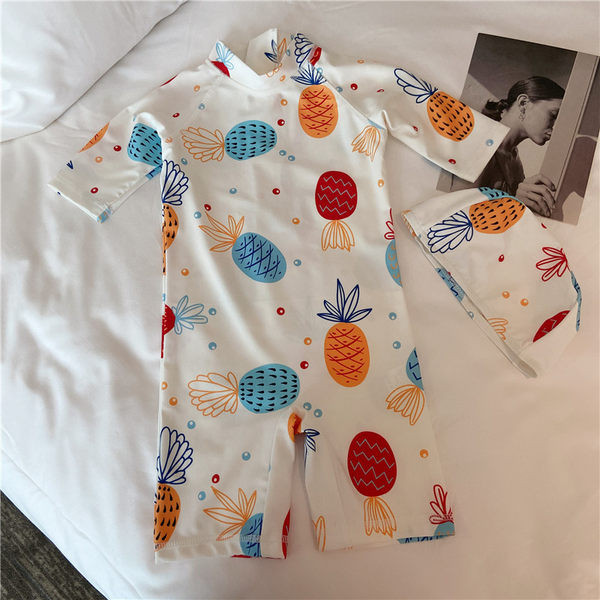 Divatos fürdőruha ananász rátéttel fiúknak