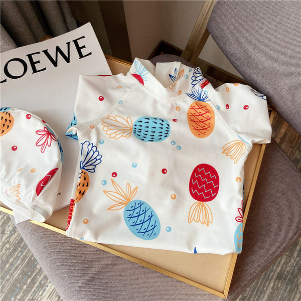 Divatos fürdőruha ananász rátéttel fiúknak