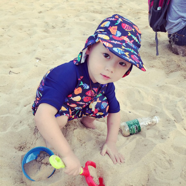 Αντηλιακό μαγιό με έγχρωμη στάμπα για αγόρια