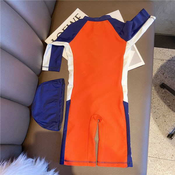 Új cipzáros gyerek fürdőruha modell fiúknak