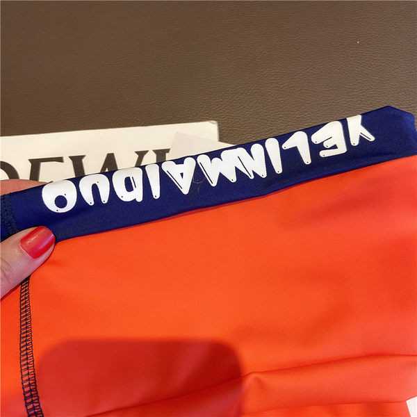 Új cipzáros gyerek fürdőruha modell fiúknak