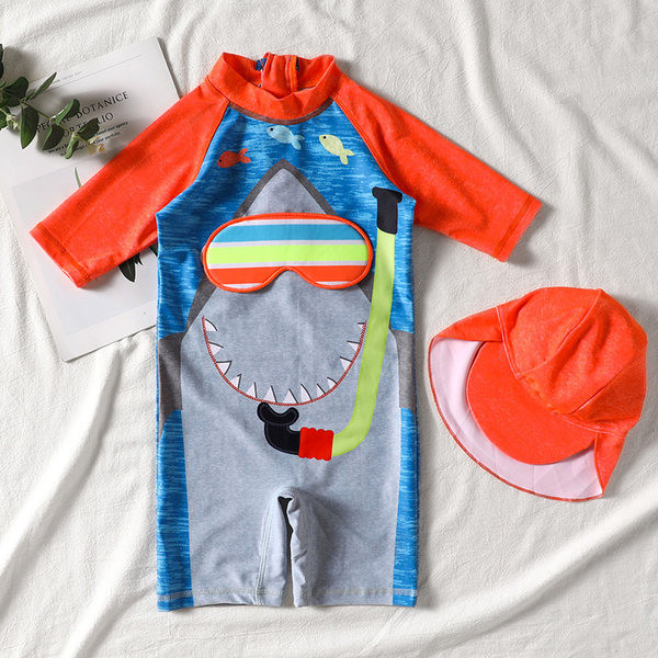 Egy egész gyerek fürdőruha mintával fiúknak - két részből áll