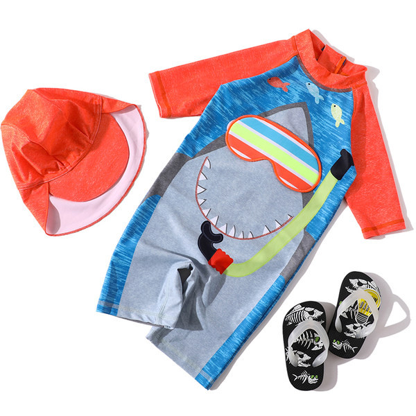 Egy egész gyerek fürdőruha mintával fiúknak - két részből áll