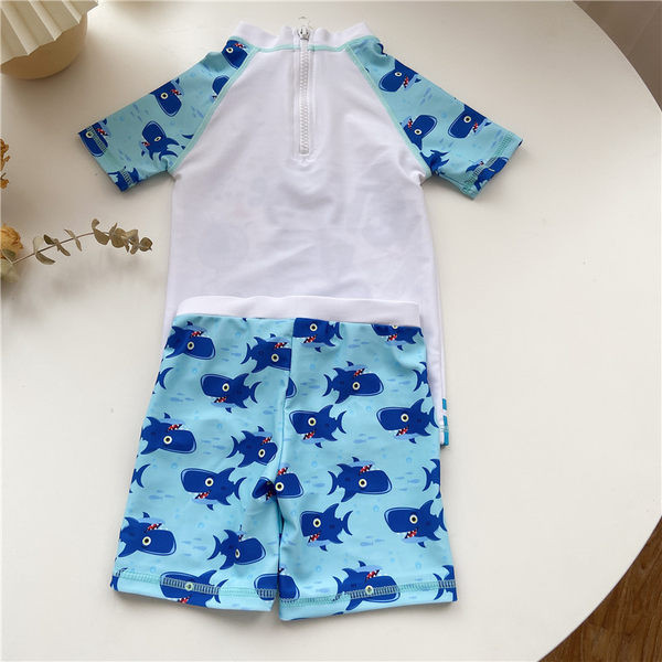 Gyermek napvédő fürdőruha fiúknak - kétrészes szett sapkával