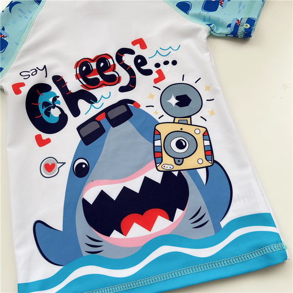 Gyermek napvédő fürdőruha fiúknak - kétrészes szett sapkával