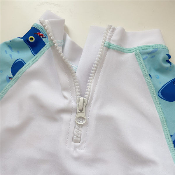 Gyermek napvédő fürdőruha fiúknak - kétrészes szett sapkával