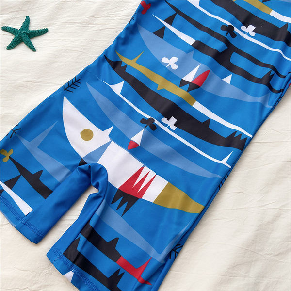 Teljes fürdőruha, rátéttel fiúknak