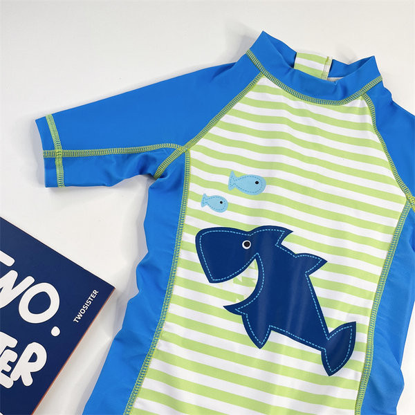 Gyermek napvédő fürdőruha halmintás fiúknak