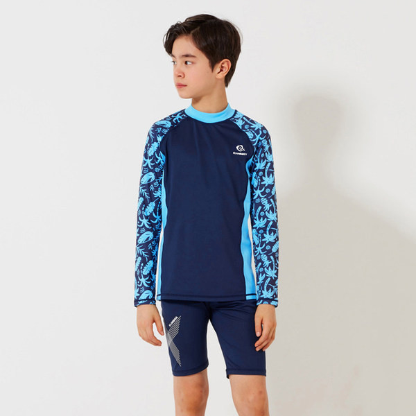 Gyermek fürdőruha fiúknak két részből áll