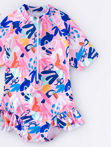 Ολόσωμο μαγιό με φερμουάρ και κοντά μανίκια