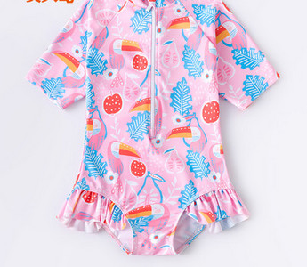 Ολόσωμο μαγιό με φερμουάρ και κοντά μανίκια