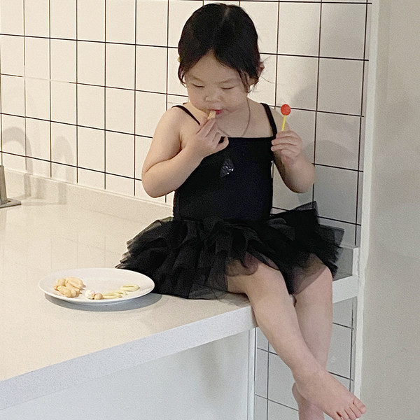 Ολόσωμο μαγιό με λεπτές τιράντες και τούλι για κορίτσια