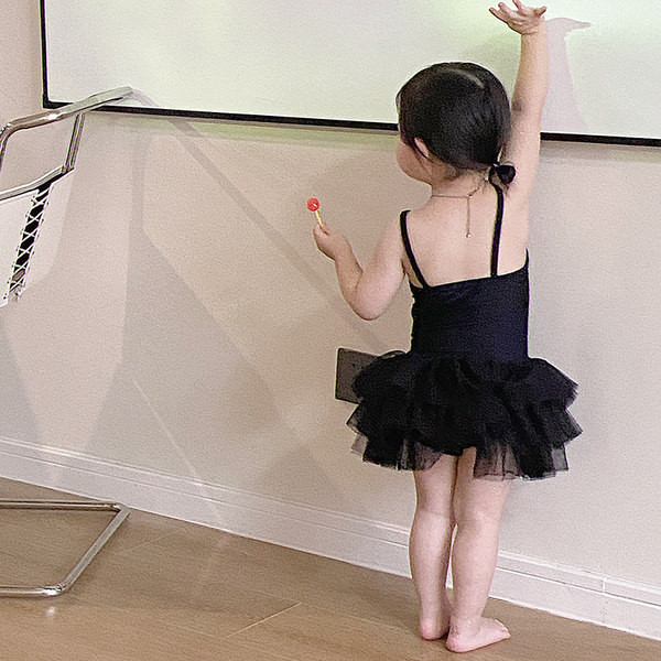 Ολόσωμο μαγιό με λεπτές τιράντες και τούλι για κορίτσια