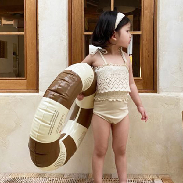 Μοντέρνο μαγιό με λεπτές τιράντες για κορίτσια