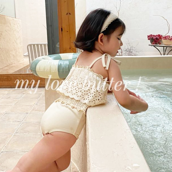 Μοντέρνο μαγιό με λεπτές τιράντες για κορίτσια