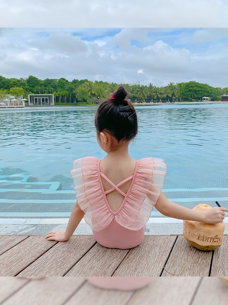 Μοντέρνο μαγιό για κορίτσια με τούλι και γυμνή πλάτη