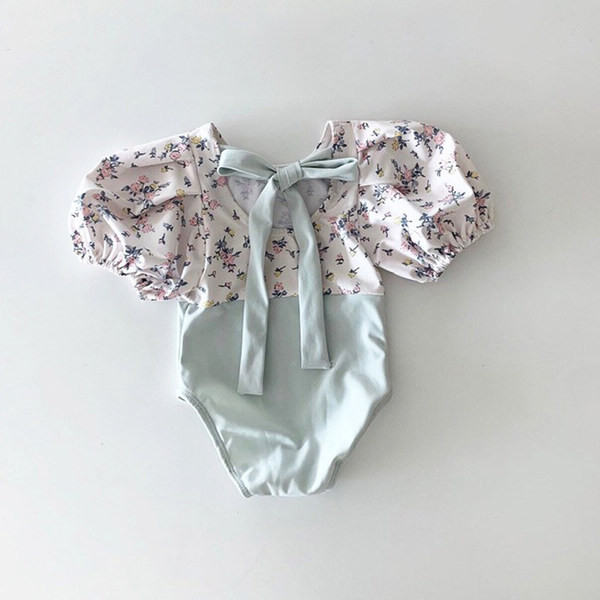 Μοντέρνο παιδικό ολόσωμο μαγιό με φλοράλ μοτίβο