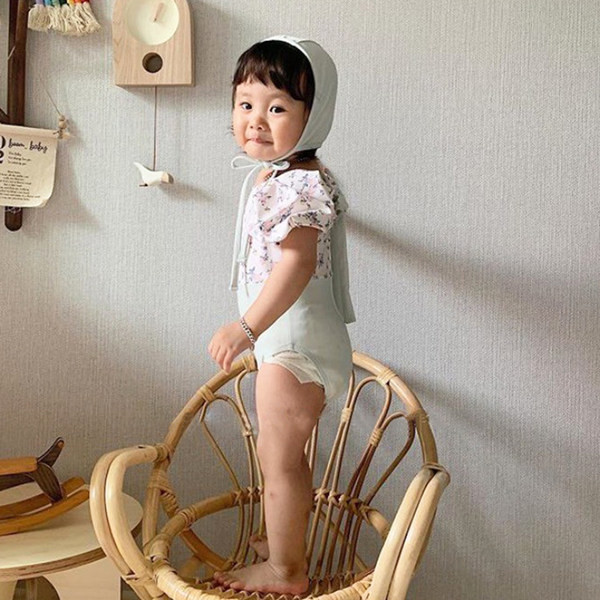 Μοντέρνο παιδικό ολόσωμο μαγιό με φλοράλ μοτίβο