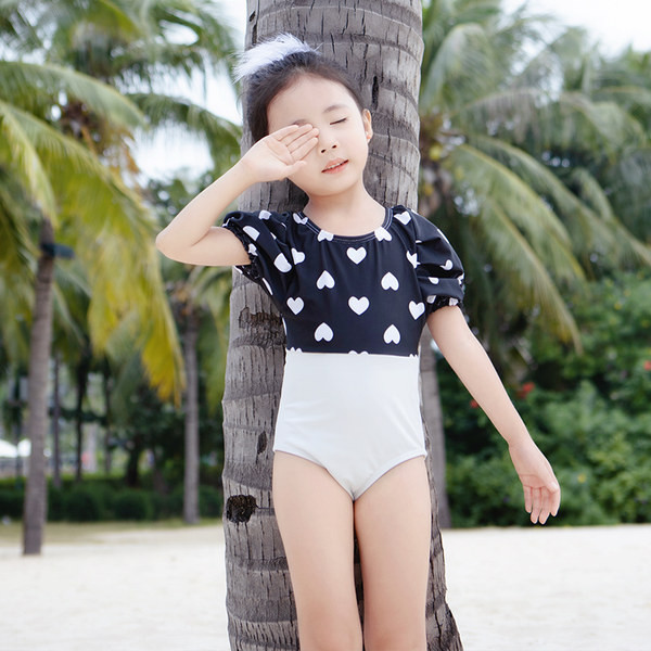 Divatos fürdőruha lányoknak, hátul nyakkendővel