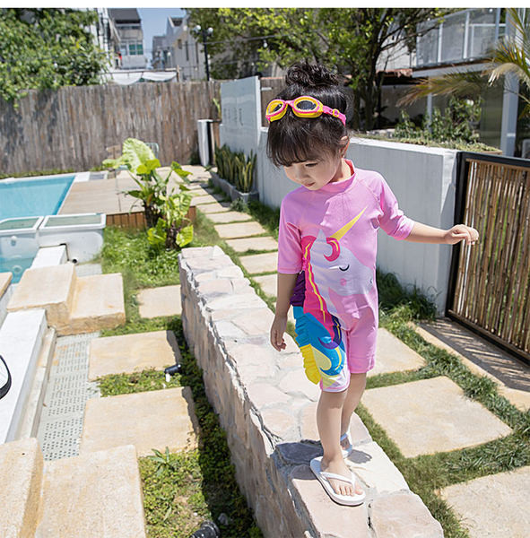 Μοντέρνο μαγιό με απλικέ για κορίτσια