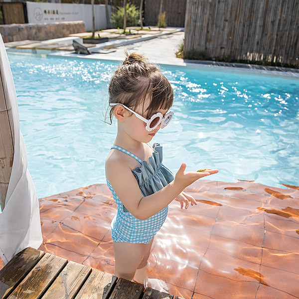 Gyermek fürdőruha kék színben, fürtökkel