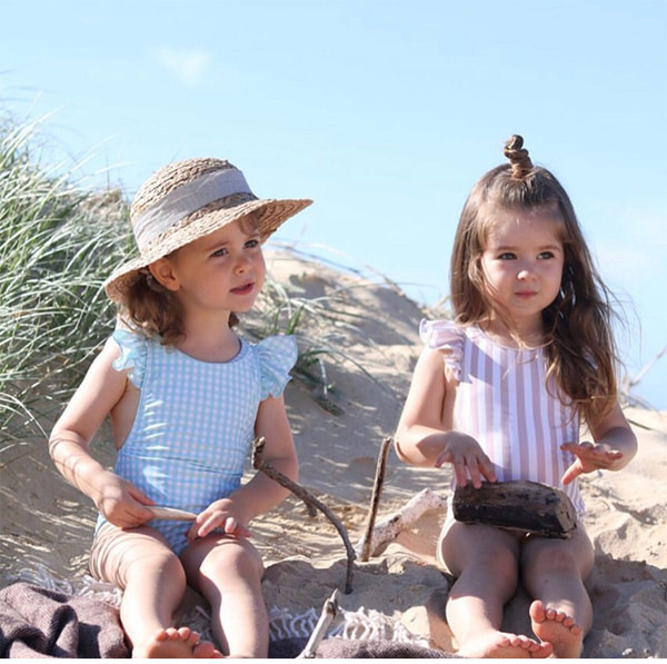 Divatos fürtös fürdőruha lányoknak