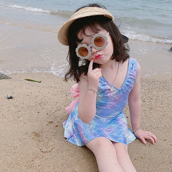 Lányoknak készült fürdőruha, hátul szalaggal