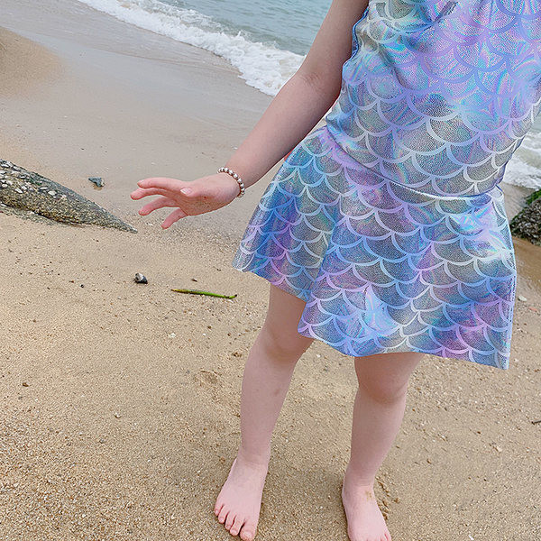 Lányoknak készült fürdőruha, hátul szalaggal