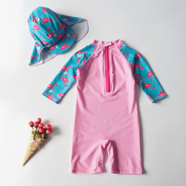 Divatos fürdőruha flamingó mintával