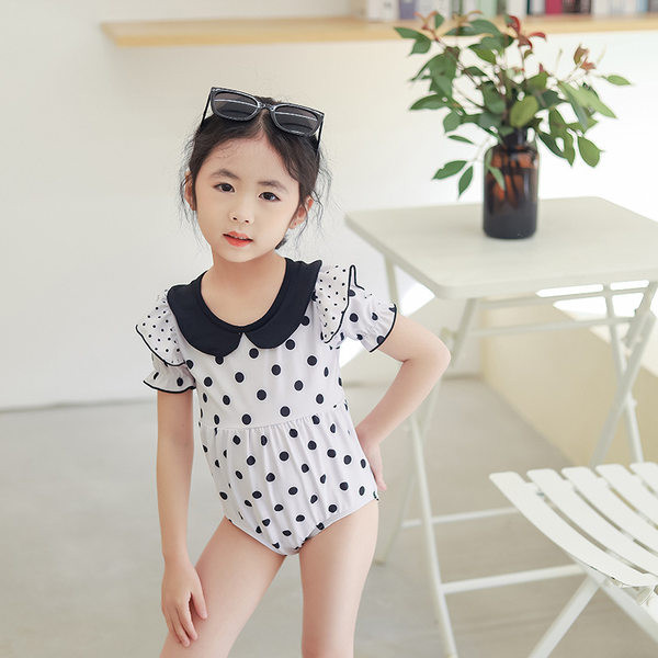 Ολόσωμο μαγιό για κορίτσια σε λευκό - δύο μοντέλα