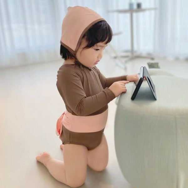 Teljes fürdőruha hosszú ujjú lányoknak