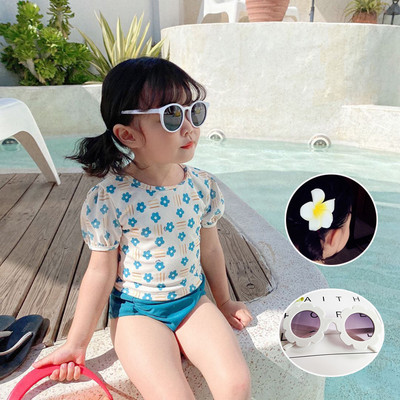 Gyermek fürdőruha két részből áll