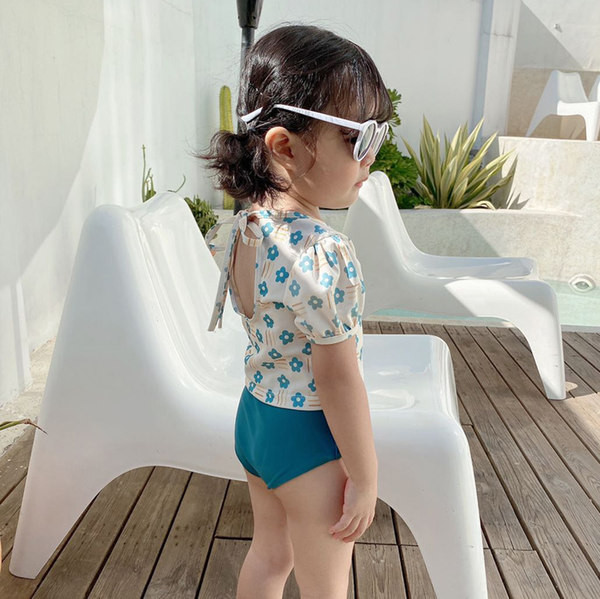 Gyermek fürdőruha két részből áll