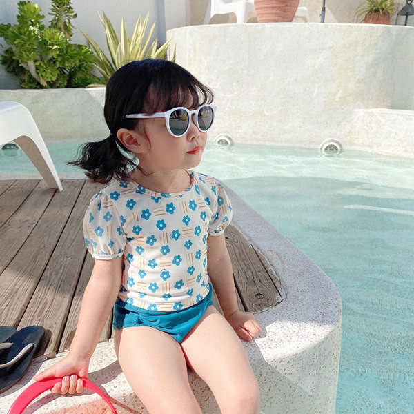 Gyermek fürdőruha két részből áll