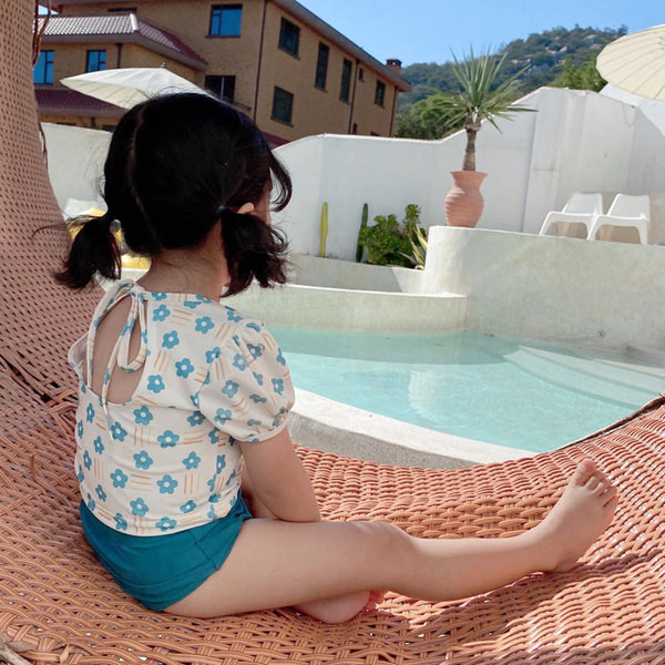 Gyermek fürdőruha két részből áll