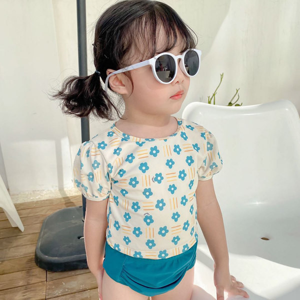 Gyermek fürdőruha két részből áll