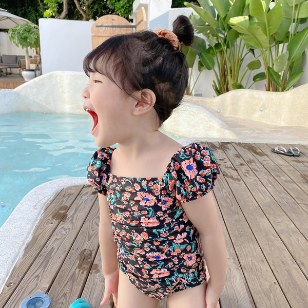 Ολόκληρο παιδικό μαγιό με φλοράλ μοτίβο για κορίτσια